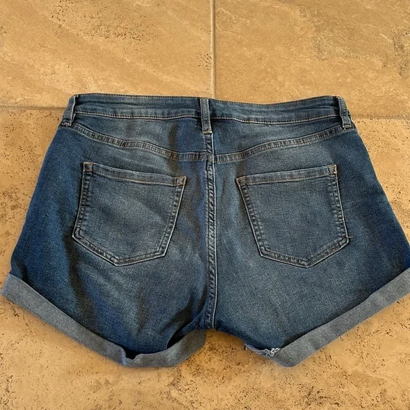 Like new jean shorts from H&M - Picture 8 of 9